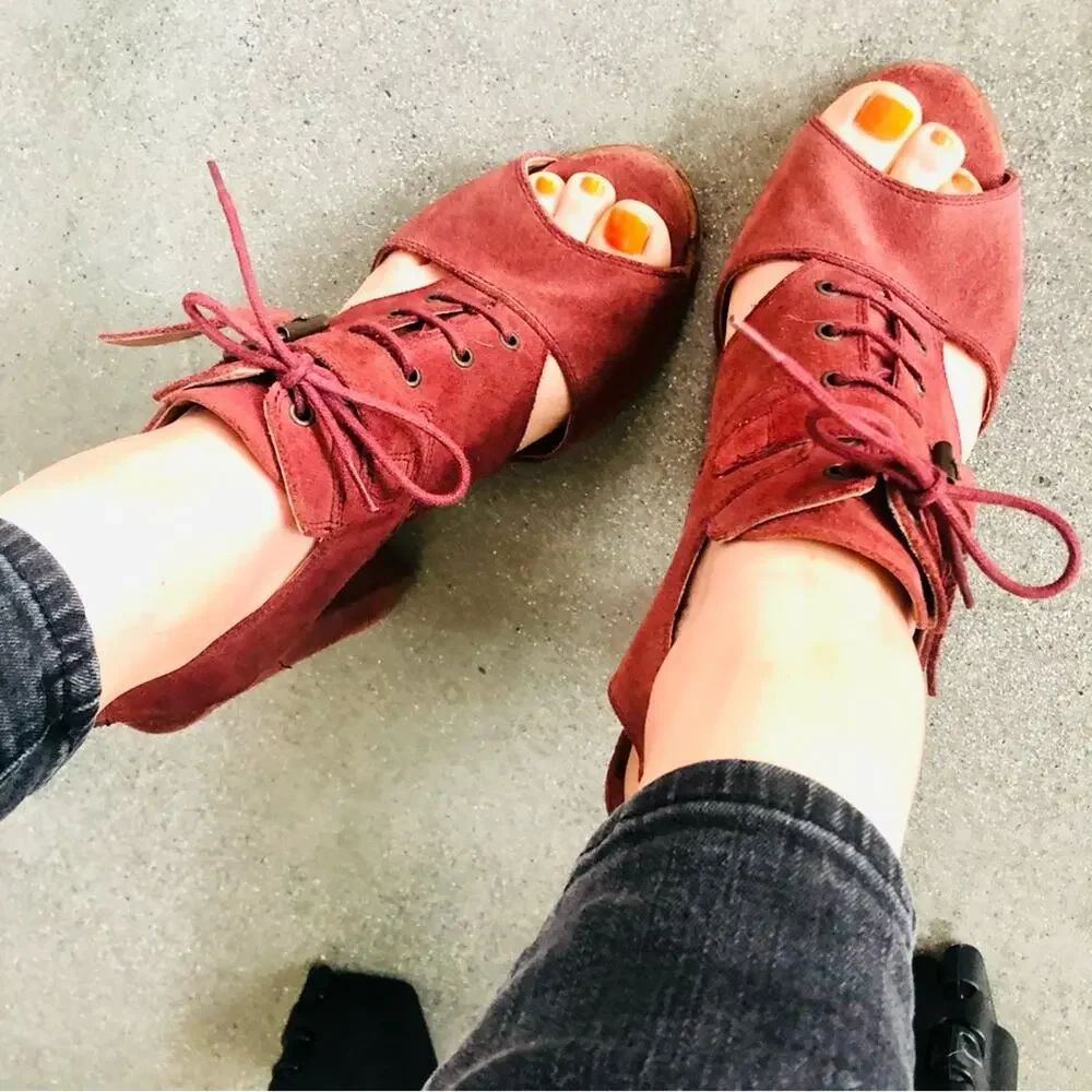 ANTHROPOLOGIE SCHULER SONS Maroon Burgundy Sling Back Lace Block Heels Sandals - Picture 3 of 12